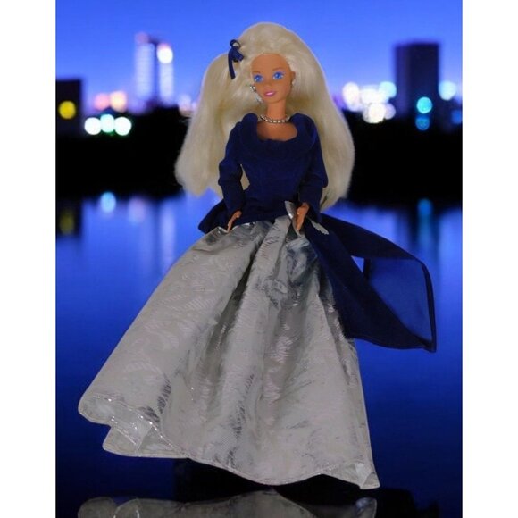 Vintage Mattel Barbie Winter Velvet Special Edition 1995 Avon Exclusive